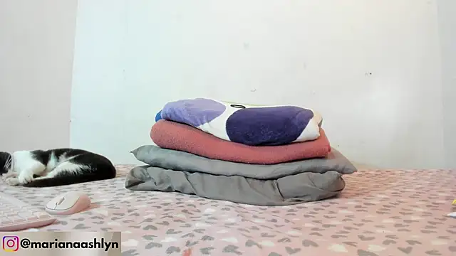 Snapshot of Melaniegirl17 chatting on October 2025 07:14:02 PM Melaniegirl17 online show from October 2025 07:14:02 PM