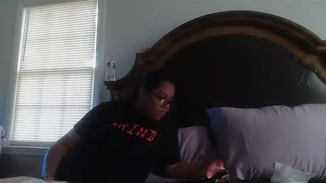 ebonyred online show from February 2026 10:28:01 PM