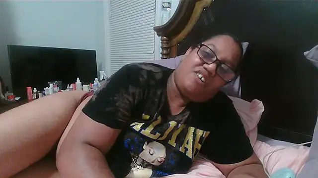 ebonyred online show from April 2026 01:01:01 AM