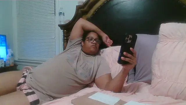 ebonyred online show from May 2026 01:14:02 AM