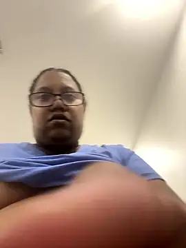 Snapshot of ebonyred chatting on June 2026 04:02:01 PM ebonyred online show from June 2026 04:02:01 PM