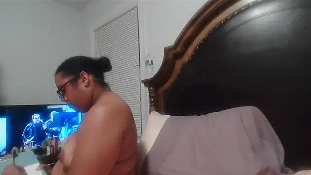 Snapshot of ebonyred chatting on August 2026 01:42:01 AM ebonyred online show from August 2026 01:42:01 AM