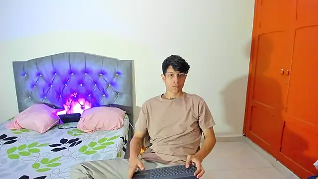 AgarEvans online show from October 2025 06:51:01 PM