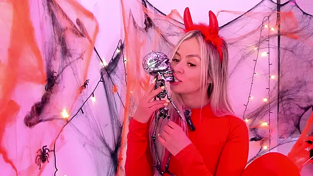 nicole valencia  online show from October 2025 10:52:02 AM