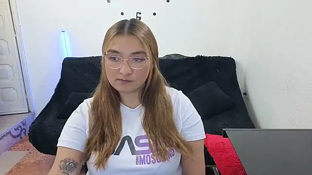 Snapshot of _sweetcarla chatting on May 2026 05:21:02 PM sweetcarla online show from May 2026 05:21:02 PM