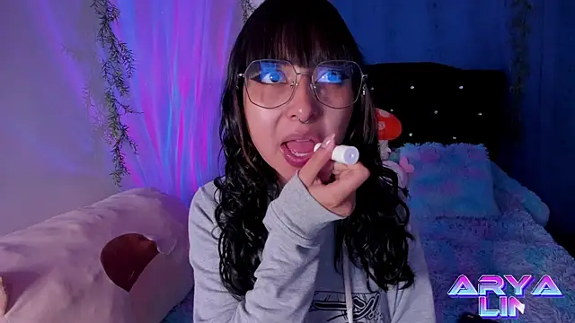 Snapshot of arysUwU chatting on January 2025 11:34:02 PM arysUwU online show from January 2025 11:34:02 PM