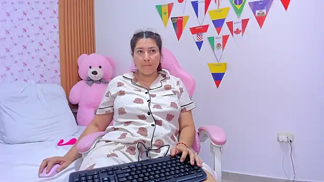 Soyqueen online show from July 2026 03:59:01 PM