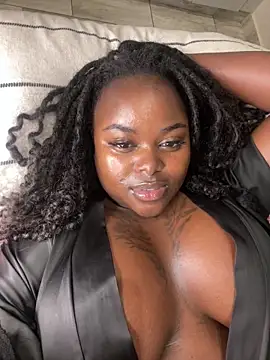 Snapshot of Honeycoco0211 chatting on February 2025 08:13:02 PM Honeycoco0211 online show from February 2025 08:13:02 PM