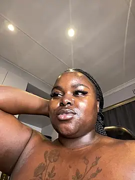 Snapshot of Honeycoco0211 chatting on May 2026 03:34:01 AM Honeycoco0211 online show from May 2026 03:34:01 AM