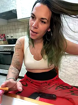 Snapshot of Lady_Knaller chatting on November 2025 08:10:01 PM Lady Knaller online show from November 2025 08:10:01 PM