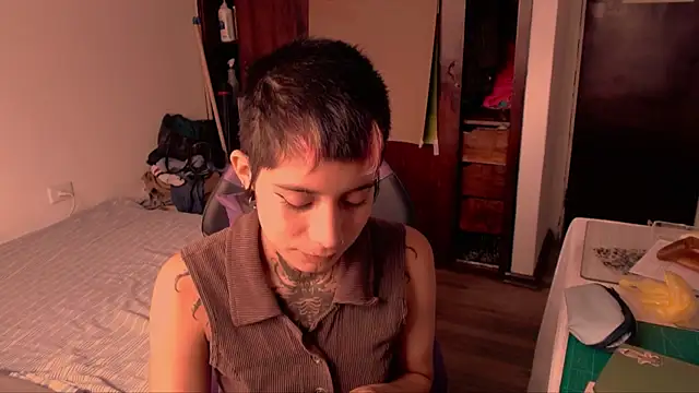 Snapshot of _Apola_77 chatting on October 2025 06:06:01 PM Apola 77 online show from October 2025 06:06:01 PM