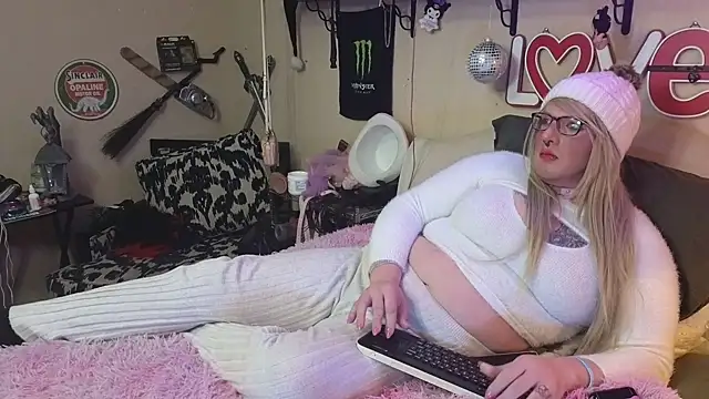 Snapshot of Blakelytgirl chatting on February 2025 05:30:01 PM Blakelytgirl online show from February 2025 05:30:01 PM