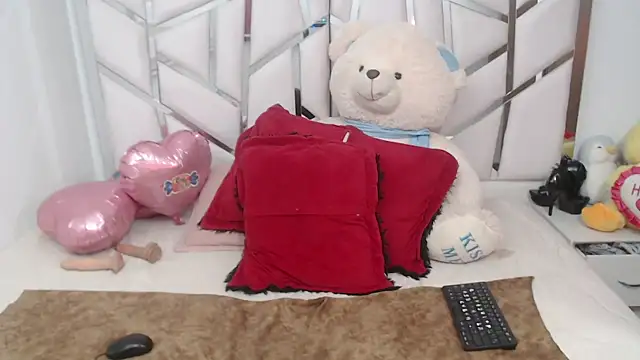 Snapshot of celestesouzalatin chatting on September 2025 03:01:01 AM celestesouzalatin online show from September 2025 03:01:01 AM