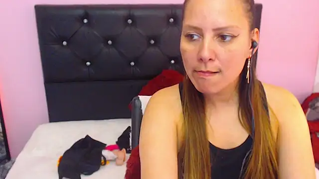 camila delarosa online show from February 2025 06:31:02 PM