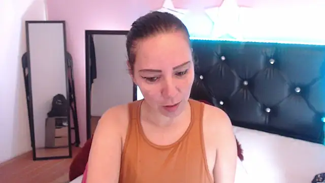 camila delarosa online show from November 2025 12:33:02 PM