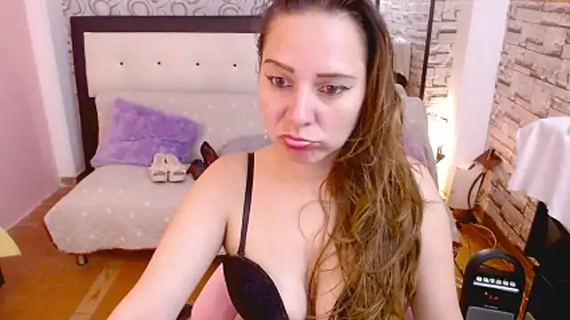 camila delarosa online show from March 2026 06:58:01 PM