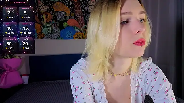 Crayzy Luv online show from March 2026 06:34:02 PM