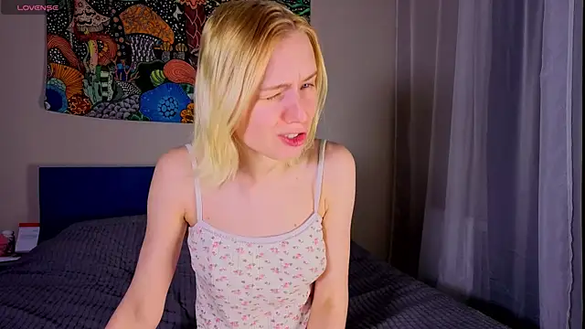 Crayzy Luv online show from April 2026 12:52:02 PM