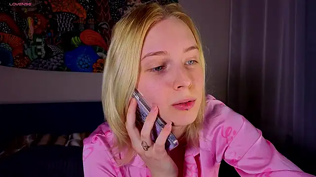 Crayzy Luv online show from April 2026 01:06:02 PM