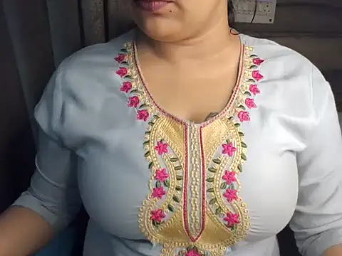 Trezza online show from October 2025 11:34:01 PM