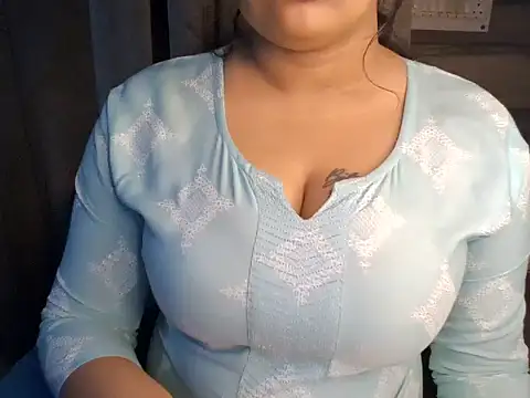 Trezza online show from November 2025 11:15:01 PM