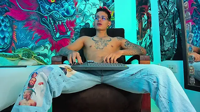 Snapshot of Maxi_Gray chatting on September 2025 12:34:01 AM Maxi Gray online show from September 2025 12:34:01 AM