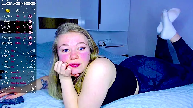 Snapshot of kitti_kaattt chatting on December 2024 12:14:02 PM kitti kaattt online show from December 2024 12:14:02 PM