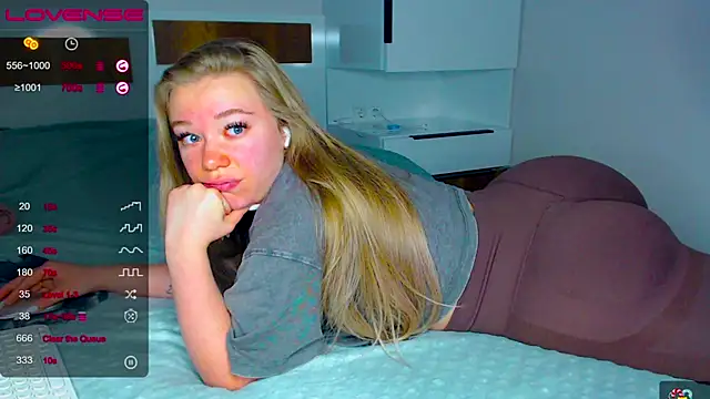 Snapshot of kitti_kaattt chatting on September 2025 03:54:01 AM kitti kaattt online show from September 2025 03:54:01 AM