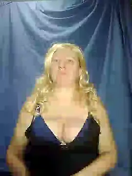 Snapshot of FameLara chatting on January 2025 11:13:01 PM FameLara online show from January 2025 11:13:01 PM