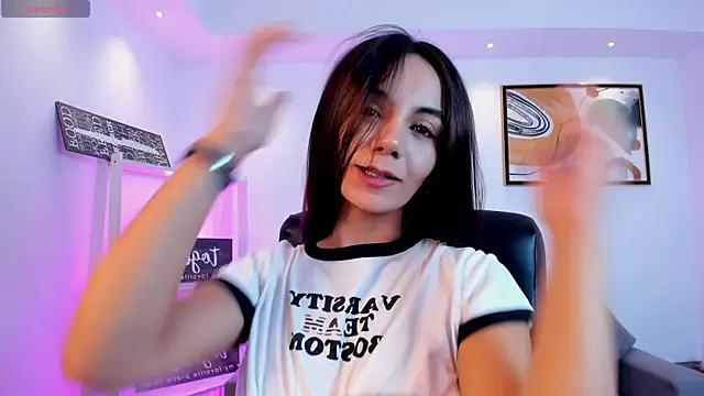 Snapshot of martina_mancini chatting on April 2026 12:33:02 PM martina mancini online show from April 2026 12:33:02 PM