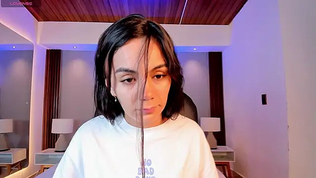 Snapshot of martina_mancini chatting on May 2026 12:33:02 PM martina mancini online show from May 2026 12:33:02 PM
