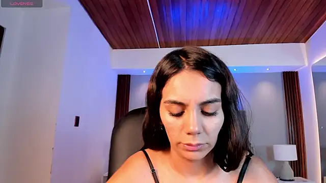 Snapshot of martina_mancini chatting on May 2026 04:04:02 PM martina mancini online show from May 2026 04:04:02 PM