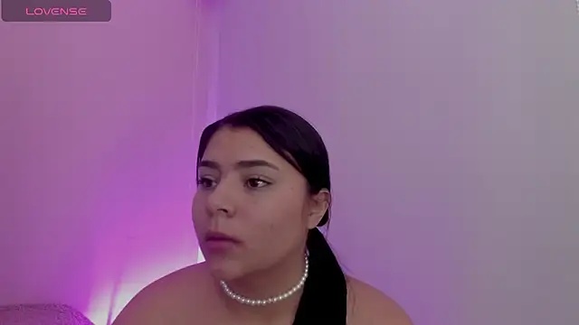 Snapshot of Oriana_Guzman chatting on April 2026 07:45:01 AM Oriana Guzman online show from April 2026 07:45:01 AM