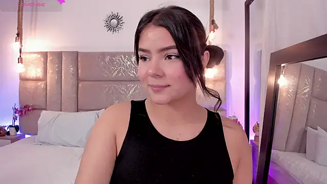Oriana Guzman online show from July 2026 11:42:02 PM