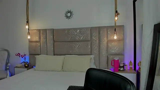 Oriana Guzman online show from July 2026 10:38:01 PM