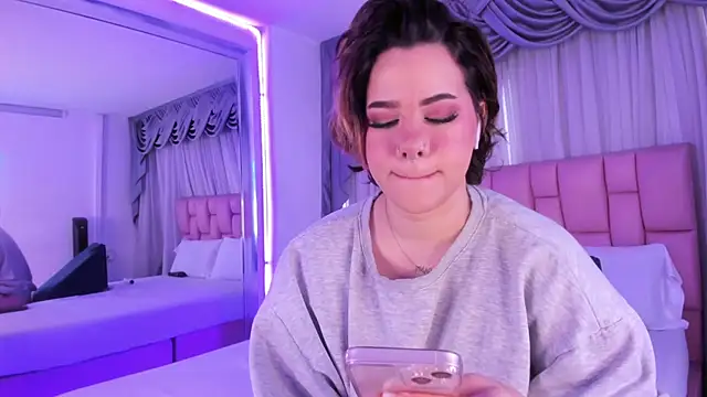 albaismynameX online show from January 2025 12:10:01 PM