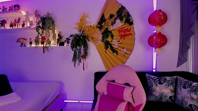 albaismynameX online show from February 2025 12:18:02 PM