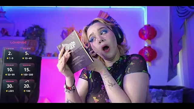 albaismynameX online show from November 2025 12:27:01 PM