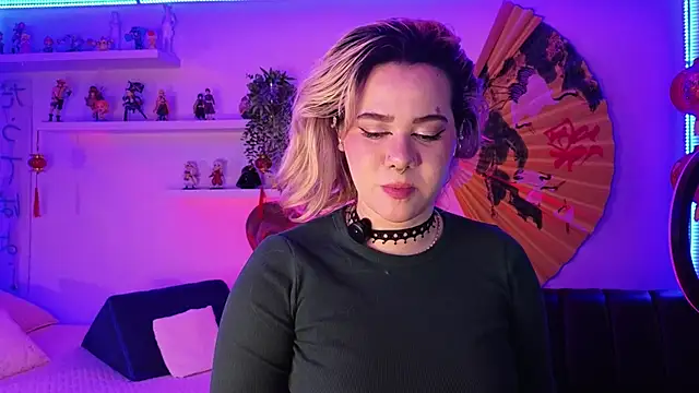 albaismynameX online show from May 2026 12:11:02 PM