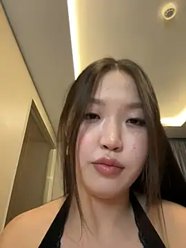 Snapshot of Aiko_Yumi chatting on January 2025 05:31:01 PM Aiko Yumi online show from January 2025 05:31:01 PM