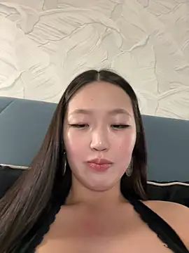 Snapshot of Aiko_Yumi chatting on February 2025 07:42:01 PM Aiko Yumi online show from February 2025 07:42:01 PM