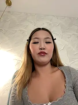 Snapshot of Aiko_Yumi chatting on November 2025 07:49:02 PM Aiko Yumi online show from November 2025 07:49:02 PM