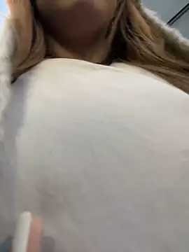 Snapshot of Aiko_Yumi chatting on December 2025 12:54:01 PM Aiko Yumi online show from December 2025 12:54:01 PM