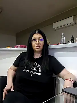 Milf Abigail online show from March 2025 03:24:01 AM