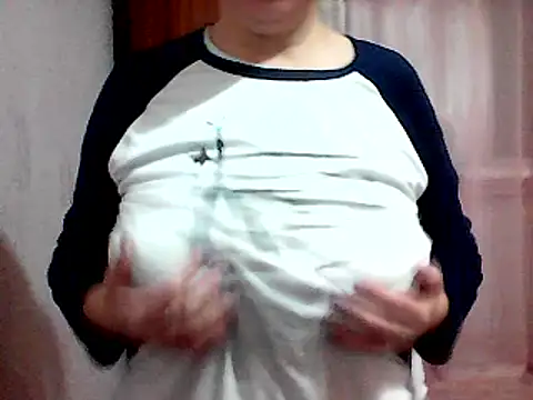 Snapshot of AnaXBerry chatting on December 2024 06:10:01 PM AnaXBerry online show from December 2024 06:10:01 PM