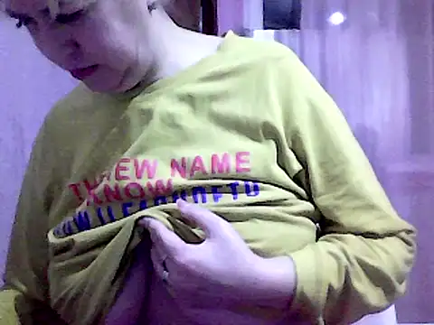 Snapshot of AnaXBerry chatting on January 2025 06:18:01 PM AnaXBerry online show from January 2025 06:18:01 PM