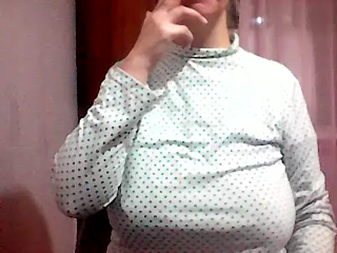 Snapshot of AnaXBerry chatting on February 2025 06:04:02 PM AnaXBerry online show from February 2025 06:04:02 PM