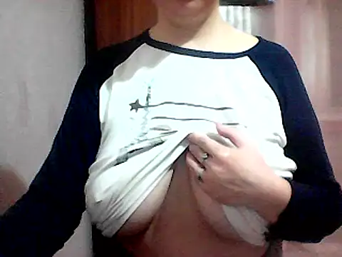 Snapshot of AnaXBerry chatting on March 2025 06:01:01 PM AnaXBerry online show from March 2025 06:01:01 PM