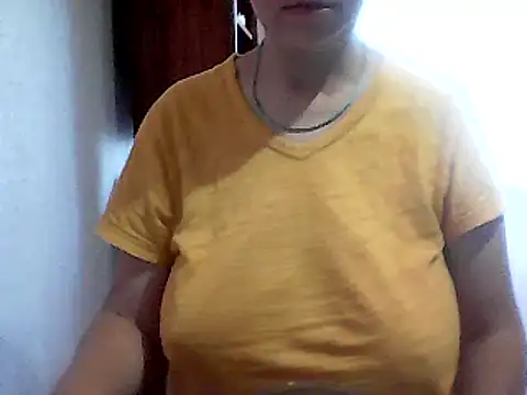 Snapshot of AnaXBerry chatting on September 2025 06:59:02 AM AnaXBerry online show from September 2025 06:59:02 AM