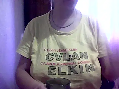 Snapshot of AnaXBerry chatting on October 2025 06:31:01 AM AnaXBerry online show from October 2025 06:31:01 AM